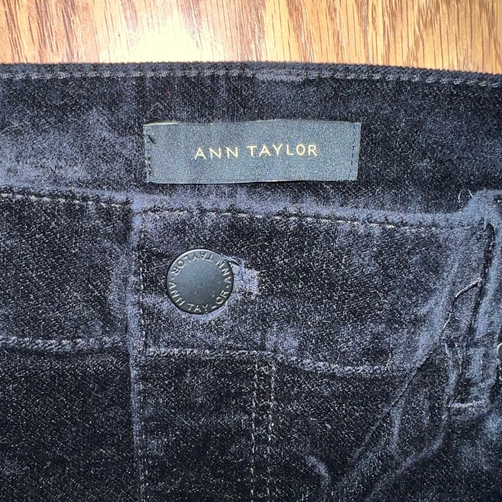 Super Cute Ann Taylor The Skinny Black Velvet Pants! - Picture 3 of 5